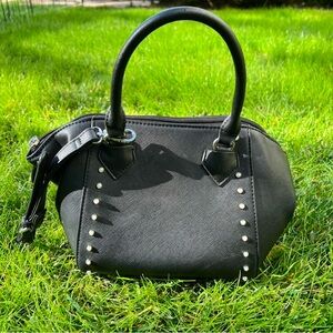 Liz Claiborne black crossbody purse